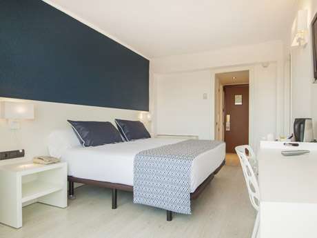 Habitación doble Balcón o Terraza Superior del hotel Catalonia Del Mar - Adults Only. Foto 2