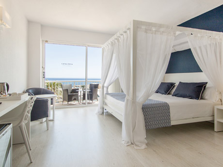 Habitación doble Vista Mar Luna de Miel Superior del hotel Catalonia Del Mar - Adults Only. Foto 2