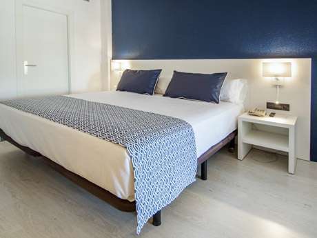 Habitación doble Vista Montaña Superior del hotel Catalonia Del Mar - Adults Only. Foto 1