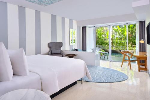 Deluxe Room King Bed Lagoon Access, Kids Club Access & 2 Minutes Walk To Jimbaran Beach del hotel Le Meridien Bali Jimbaran - Chse Certified. Foto 2