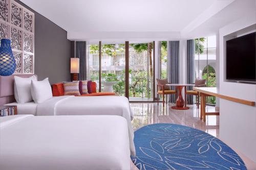 Suite Vista Piscina Balcón o Terraza 1 Cama queen 1 habitación del hotel Le Meridien Bali Jimbaran - Chse Certified. Foto 2
