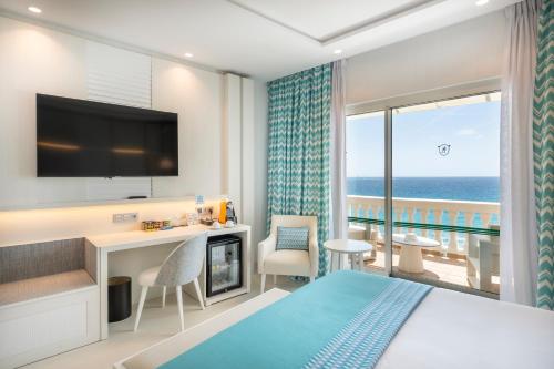 Suite Junior con vistas al mar del hotel Nixe Palace. Foto 3