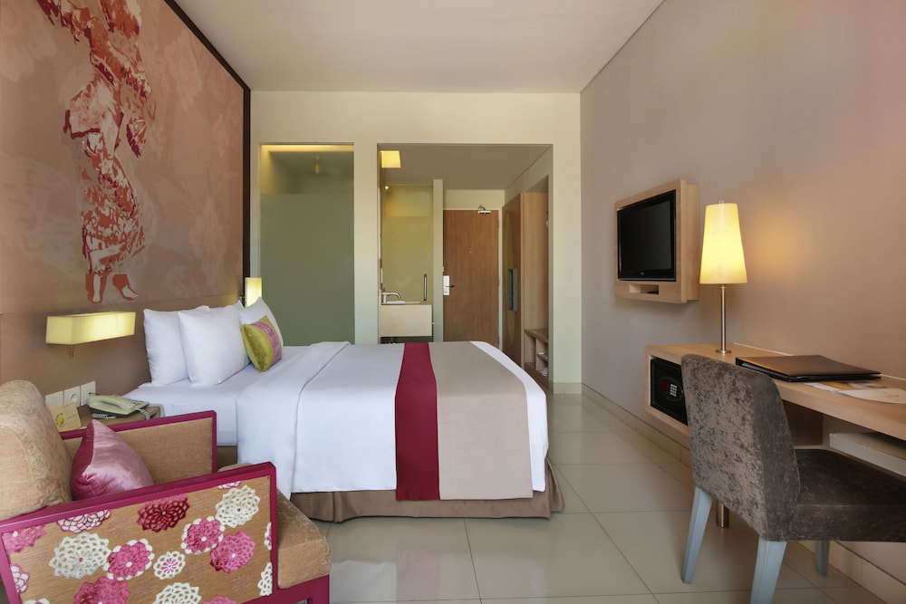 Habitación Deluxe con Cama Doble, Terraza y Vistas al Jardín del hotel Mercure Bali Nusa Dua. Foto 2