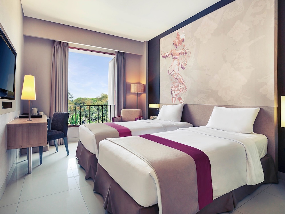 Habitación Deluxe con Cama Doble, Terraza y Vistas al Jardín del hotel Mercure Bali Nusa Dua. Foto 6