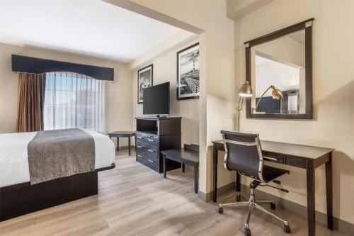 Suite con cama extragrande y ducha a ras de suelo - Adaptada para personas de movilidad reducida del hotel Best Western Bar Harbour Inn. Foto 2