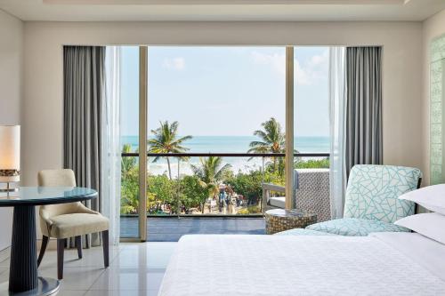 Guest Room Ocean View, 2 Double Beds (suitable for 2 adults & 2 children below 12 y.o. or 3 adults with Extra Bed) del hotel Sheraton Bali Kuta Resort - Chse Certified. Foto 1