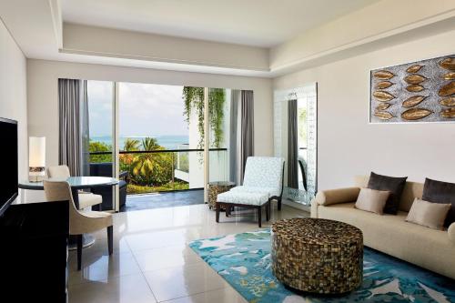 Junior Ocean View Suite, 1 King Bed (maximum 3 adults with Extra Bed) del hotel Sheraton Bali Kuta Resort - Chse Certified. Foto 1
