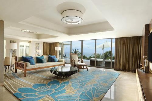 Presidential Suite, Oceanfront, 1 King Bed (maximum 3 adults with Extra Bed) del hotel Sheraton Bali Kuta Resort - Chse Certified. Foto 2