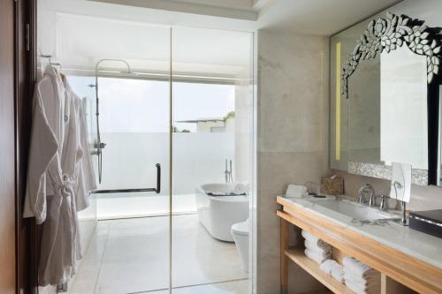 Presidential Suite, Oceanfront, 1 King Bed (maximum 3 adults with Extra Bed) del hotel Sheraton Bali Kuta Resort - Chse Certified. Foto 4