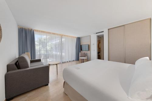 Suite Junior del hotel Occidental Cala Viñas. Foto 1