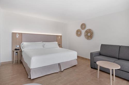 Suite Junior del hotel Occidental Cala Viñas. Foto 2