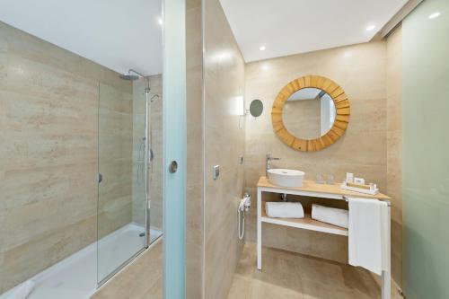 Suite Junior del hotel Occidental Cala Viñas. Foto 3