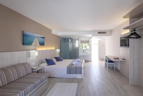 Estudio del hotel Club Es Talaial. Foto 1
