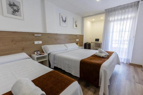 Habitación Doble con Cama supletoria del hotel Gran Via. Foto 5