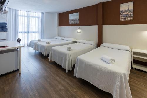 Habitación Cuádruple del hotel Gran Via. Foto 12