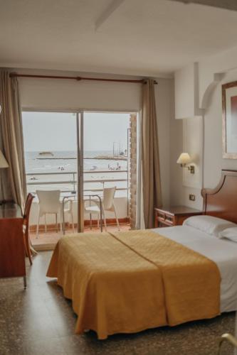 Habitación Doble con vistas al mar del hotel Polamar. Foto 11