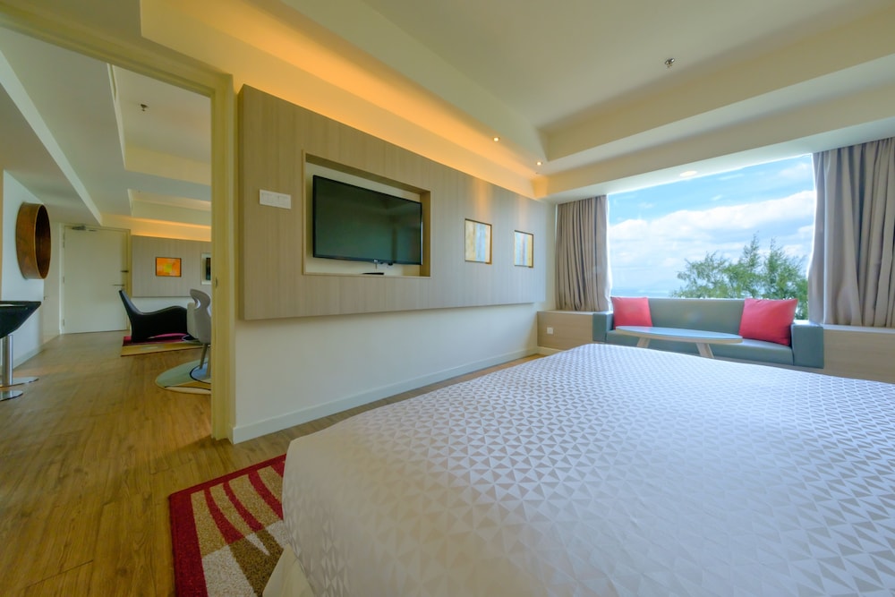 Suite Superior con 1 Cama King, Vista al Mar del hotel Mercure Penang Beach. Foto 3