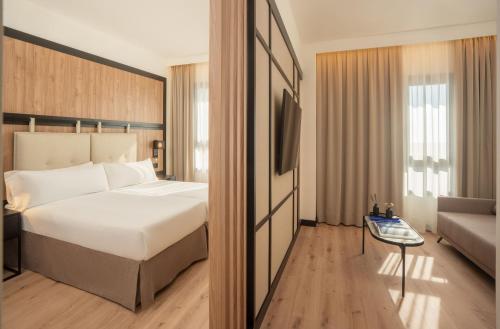 Suite Junior Premium del hotel Madrid Airport Suites, Affiliated by Meliá