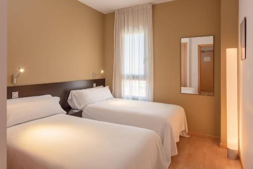 Suite Junior del hotel Madrid Airport Suites, Affiliated by Meliá