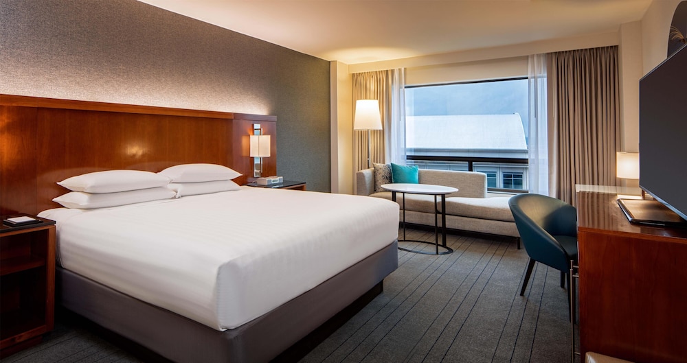 1 Cama King del hotel Hyatt Regency Crystal City at Reagan National Airport. Foto 3