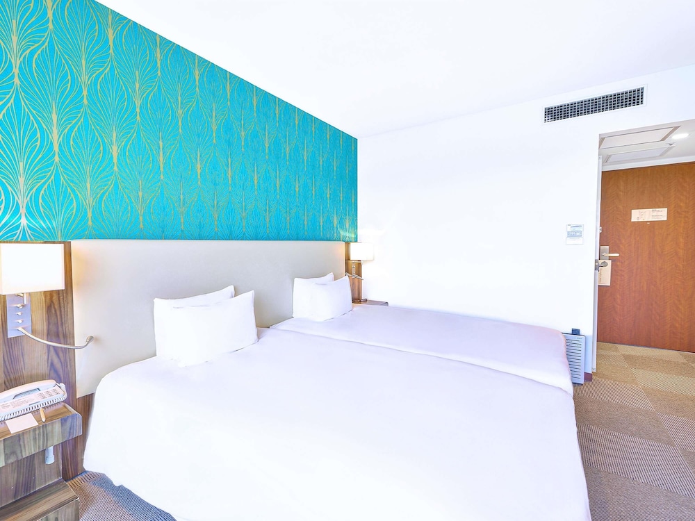 Habitación Gemela Superior con Vistas al Río del hotel Mercure Okinawa Naha. Foto 10
