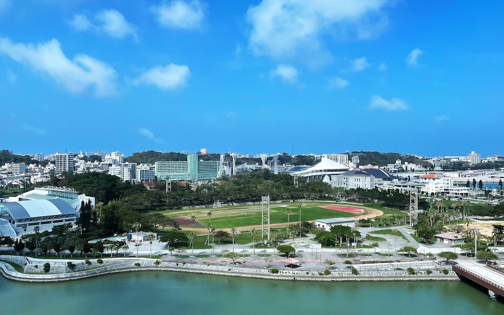 Habitación Gemela Superior con Vistas al Río del hotel Mercure Okinawa Naha. Foto 21