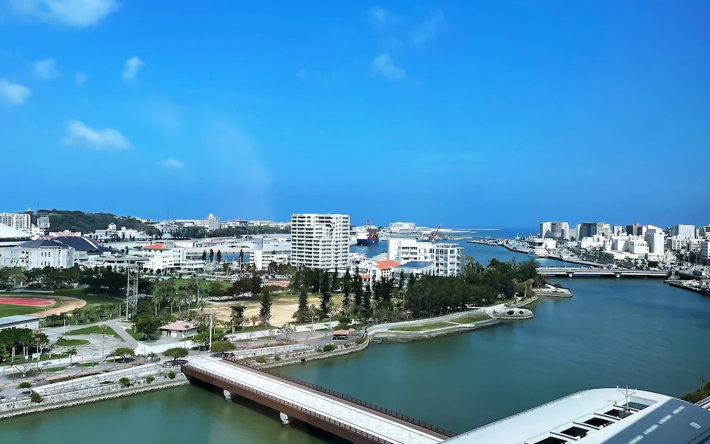 Habitación Gemela Superior con Vistas al Río del hotel Mercure Okinawa Naha. Foto 22
