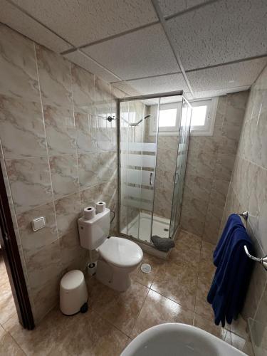 Habitación Doble - 2 camas del hotel Hostal Residencia Cardona. Foto 15