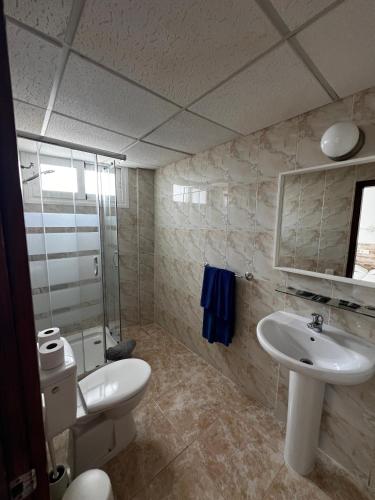 Habitación Doble - 2 camas del hotel Hostal Residencia Cardona. Foto 6