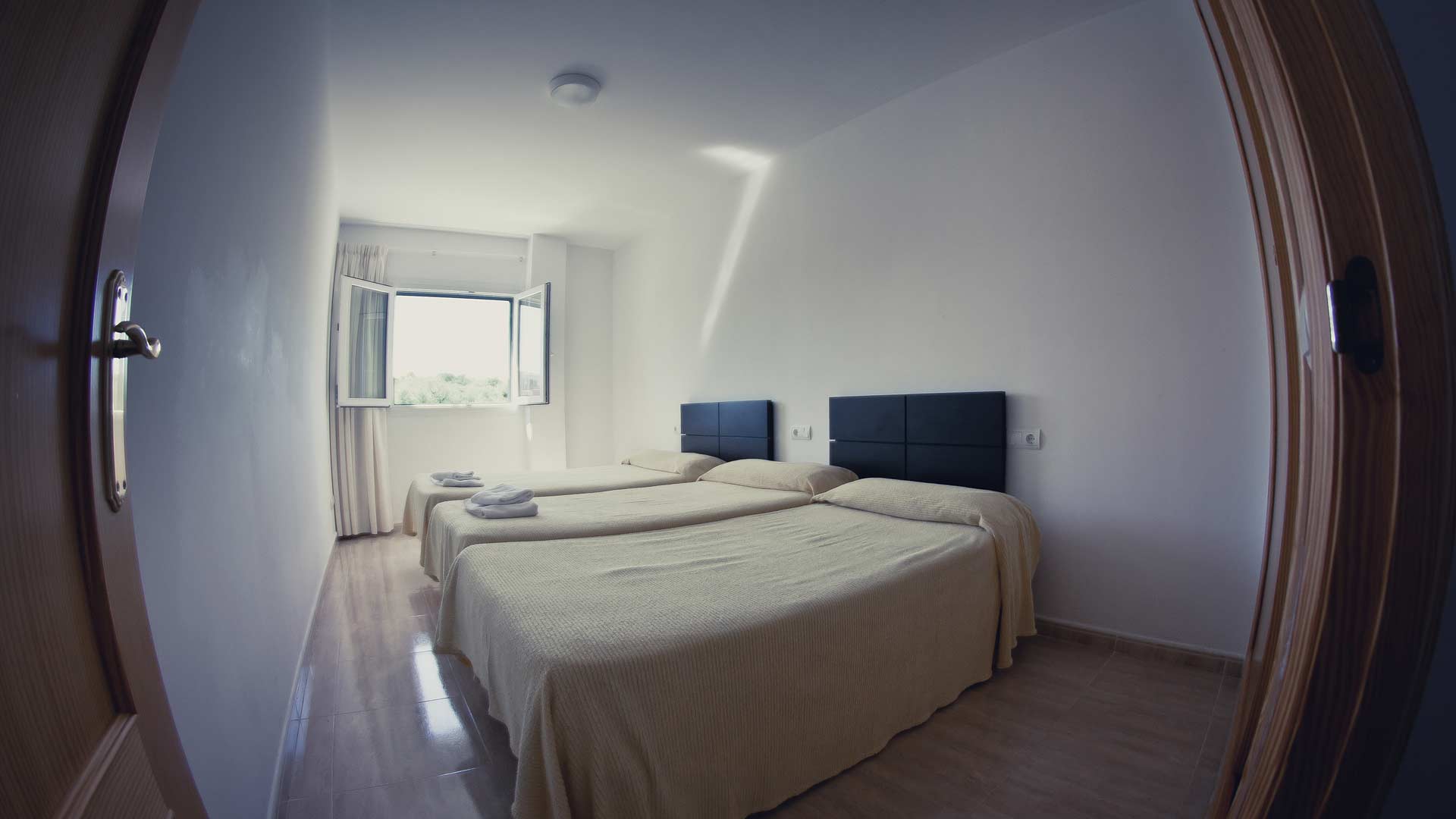 Apartamento 3 habitaciones del hotel Playa Ferrera. Foto 7