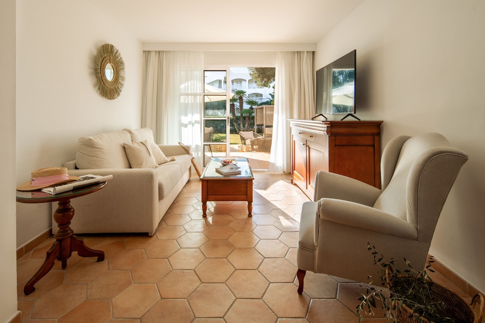Suite Presidencial con vistas al jardín del hotel Melia Cala d'Or Boutique Hotel. Foto 5