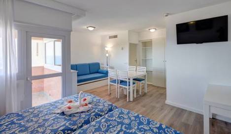 Habitación familiar del hotel Hyb Eurocalas. Foto 1