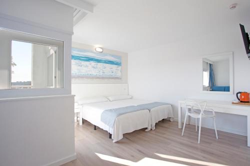 Habitación Familiar con vistas al mar del hotel Hyb Eurocalas Water Park. Foto 1