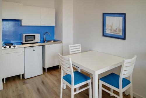 Apartamento Sofá Cama incluido 2 Camas individuales del hotel Hyb Eurocalas Water Park. Foto 2