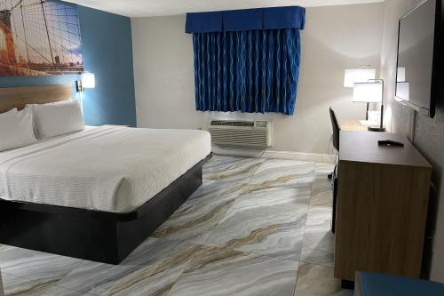 Habitación adaptada para personas de movilidad reducida - No fumadores - Cama extragrande del hotel Days Inn by Wyndham Jersey City