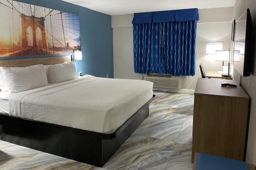 Habitación - 1 cama extragrande - No fumadores del hotel Days Inn by Wyndham Jersey City