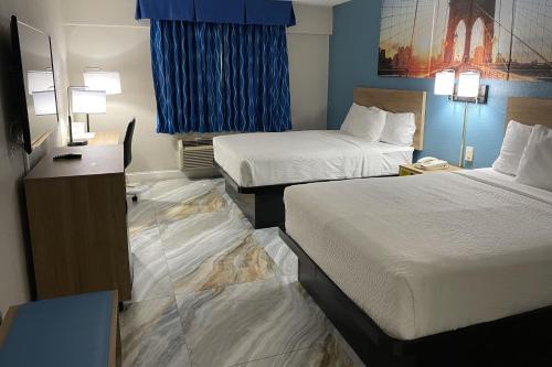 Habitación Doble con 2 camas dobles - No fumadores del hotel Days Inn by Wyndham Jersey City
