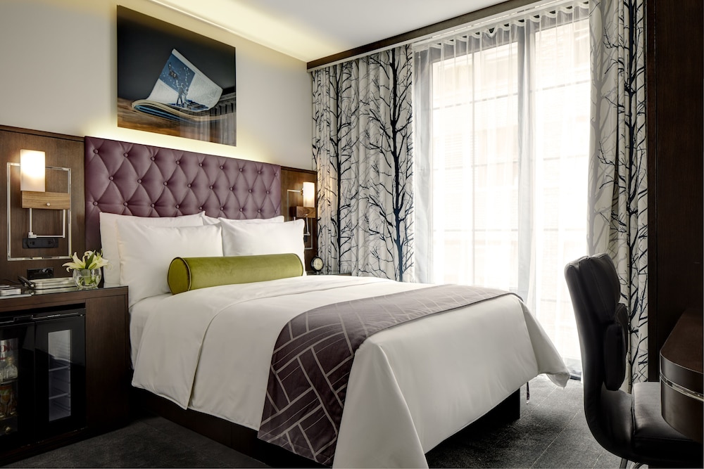 Habitación (Classic Queen with Roll - In Shower) del hotel Archer New York