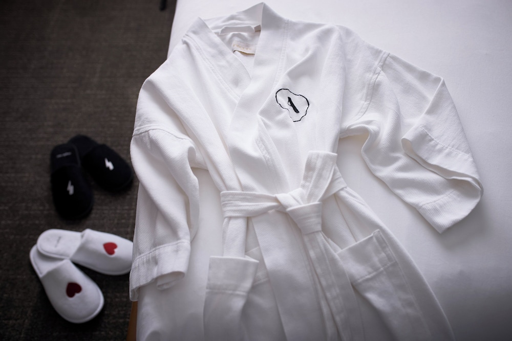 Habitación (Classic Queen with Roll - In Shower) del hotel Archer New York. Foto 5