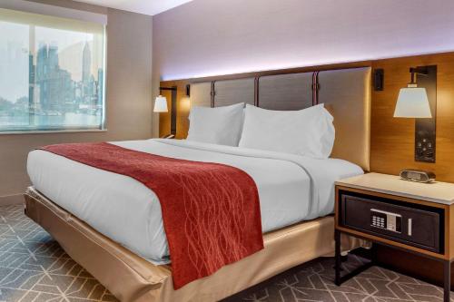 Habitación con cama extragrande y adaptada para personas con discapacidad - No fumadores del hotel Comfort Inn Jfk Airport
