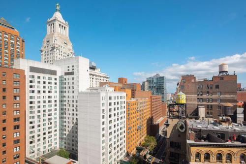 Habitación con cama extragrande y vistas a la ciudad del hotel Hyatt Union Square New York. Foto 5