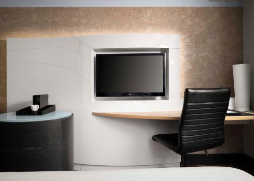 Habitación con cama extragrande y vistas a la ciudad del hotel Hyatt Union Square New York. Foto 7