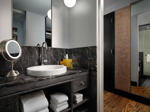 Habitación con cama extragrande - Planta superior del hotel Hyatt Union Square New York. Foto 9