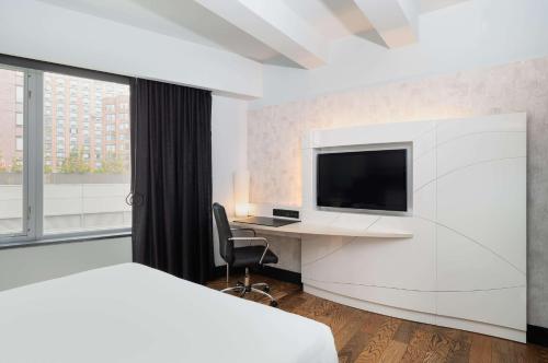 Habitación con cama extragrande y ducha adaptada - Adaptada para personas de movilidad reducida del hotel Hyatt Union Square New York. Foto 2