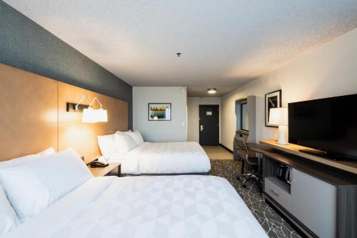 Habitación Estándar - 2 camas grandes del hotel Holiday Inn Newark International Airport. Foto 3