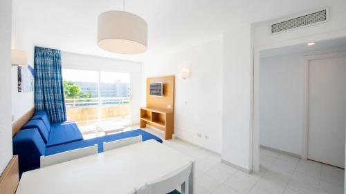 Apartamento con vistas a la piscina del hotel Club Cala Romani