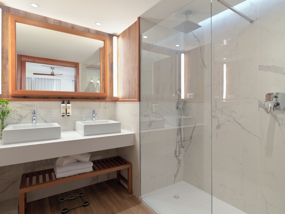 Suite Junior del hotel Boutique H10 Blue Mar - Adults Only. Foto 14