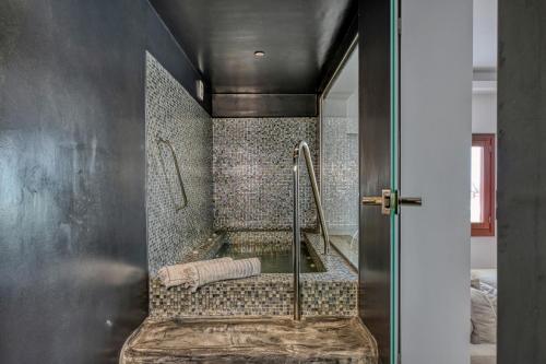 Deluxe Suite with Jacuzzi & Private Pool del hotel Splendour Resort. Foto 6