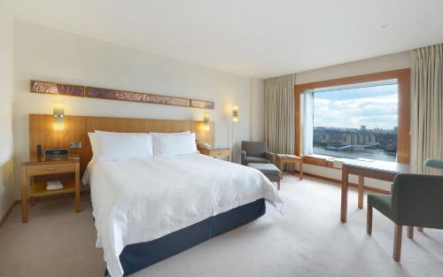 Habitación River Premier con cama extragrande del hotel Canary Riverside Plaza. Foto 3