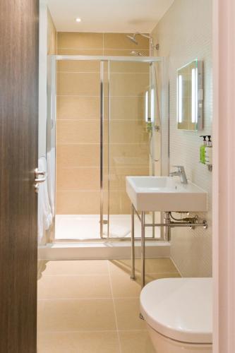 Habitación Doble Estándar del hotel The Wesley Euston. Foto 3